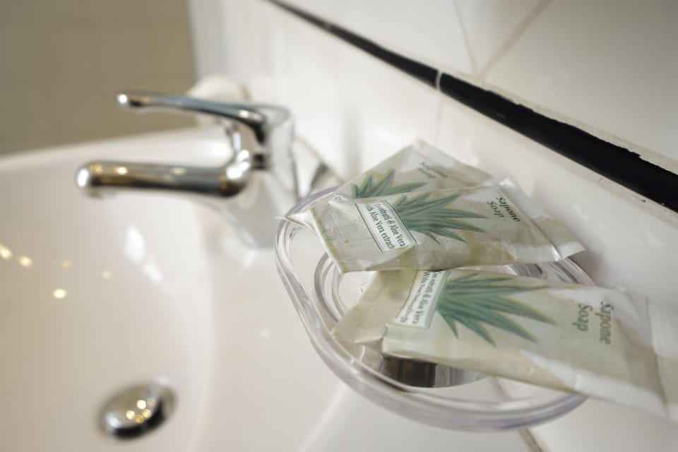 Bathroom sink