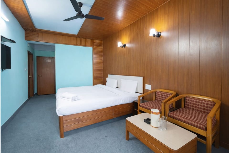 Deluxe Double Room, Multiple Beds | Hypo-allergenic bedding, desk, soundproofing, free WiFi