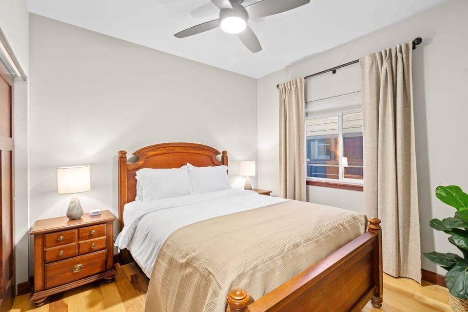 Bedroom 3 - Queen bed