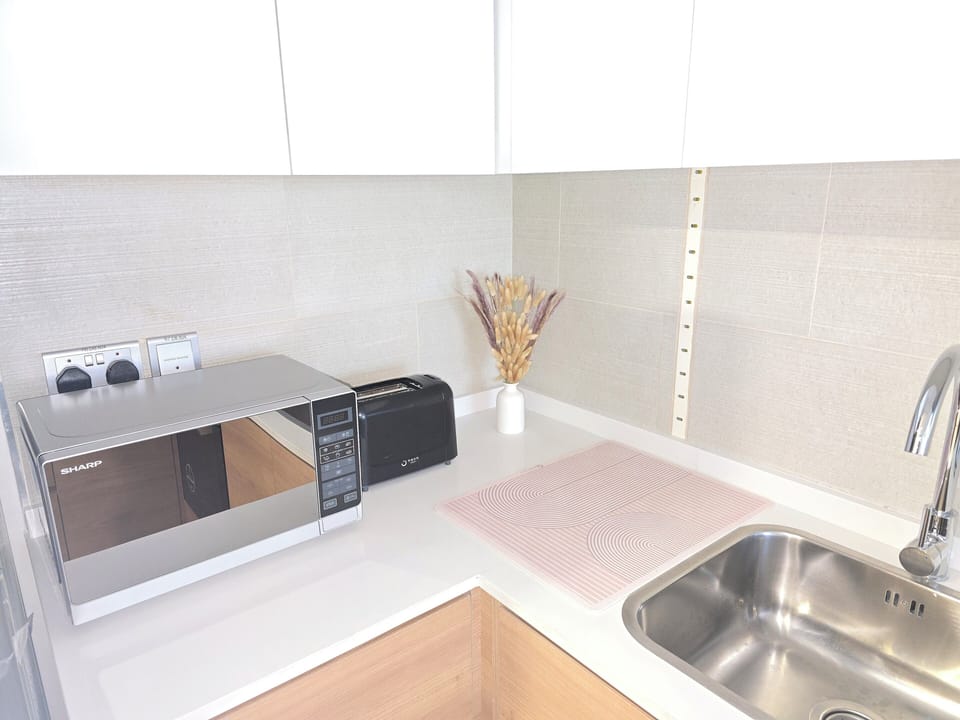 Superior Apartment, Sea View | Private kitchen | Fridge, microwave, oven, coffee/tea maker