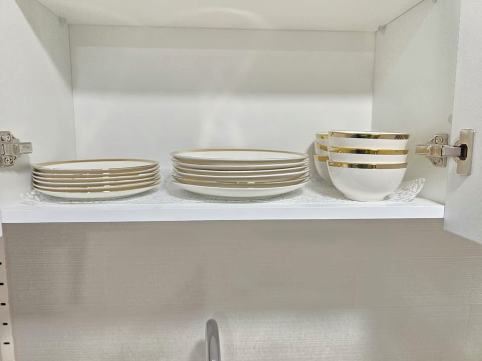 Fridge, microwave, oven, coffee/tea maker