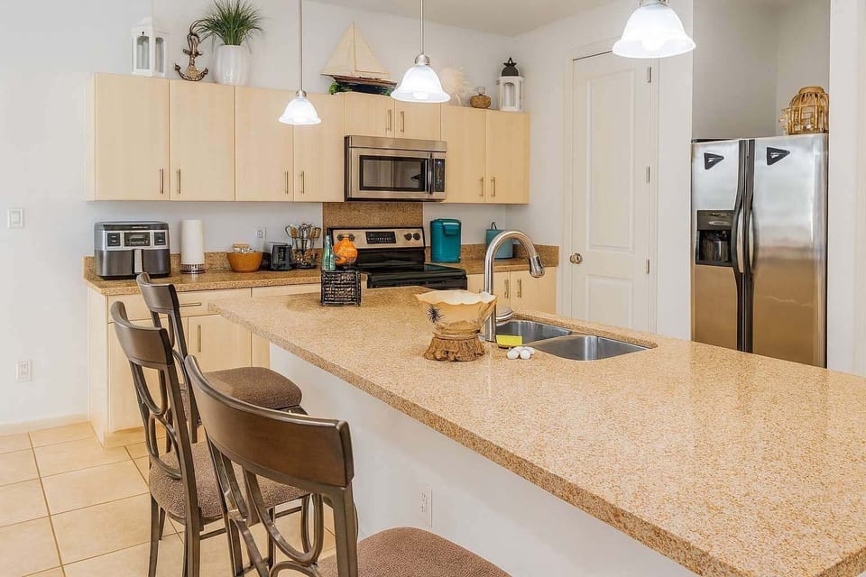 Apartment, 3 Bedrooms | Private kitchen | Coffee/tea maker, fridge, oven, toaster
