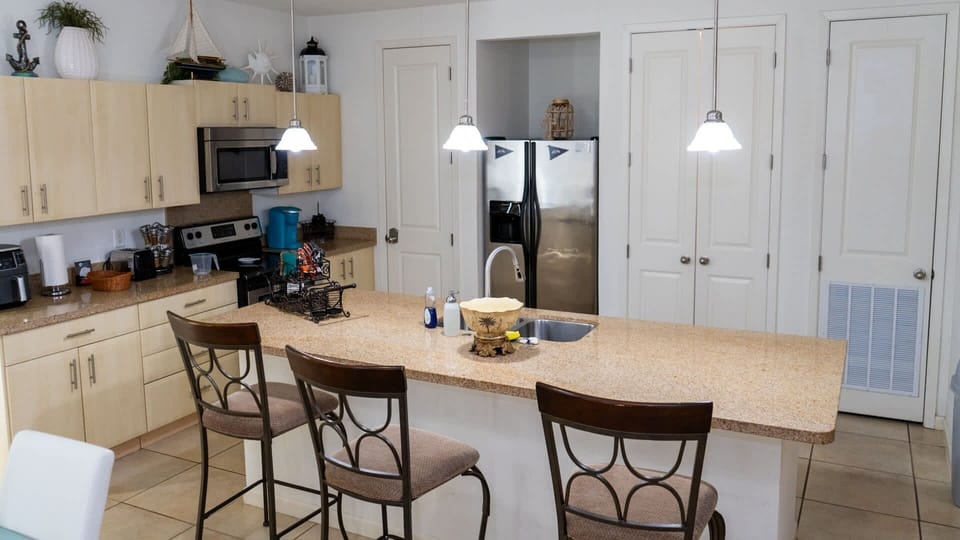 Apartment, 3 Bedrooms | Private kitchen | Coffee/tea maker, fridge, oven, toaster