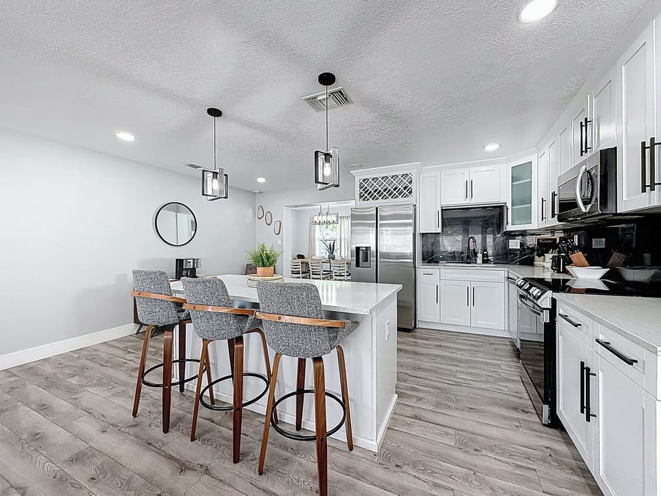 Kitchen Island with 3 bar seats