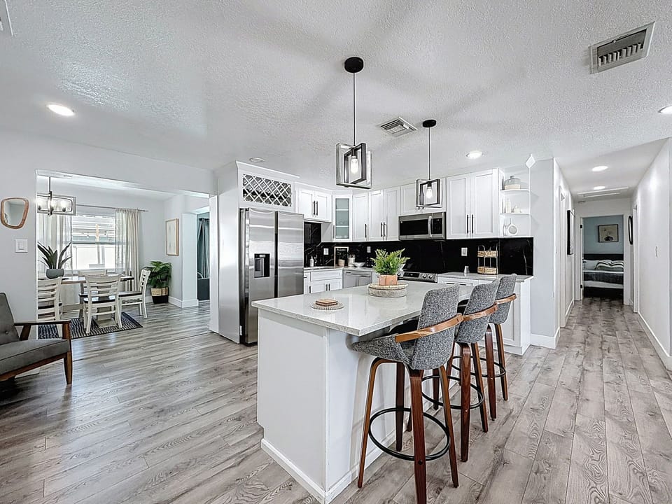 Kitchen Island with 3 bar seats