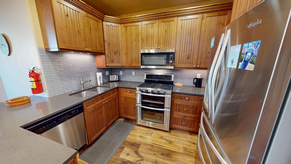 Fully Equipped Kitchen with Granite, Stainless - Fully Equipped Kitchen with Granite, Stainless