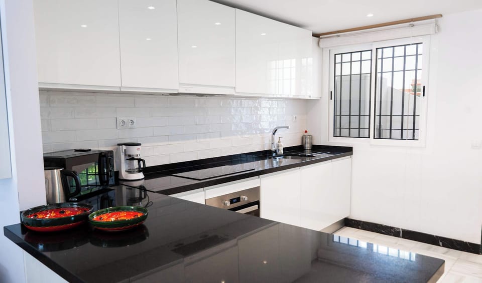 The kitchen is modernly furnished with a Scandinavian touch ensuring full comfort for all your daily meals
