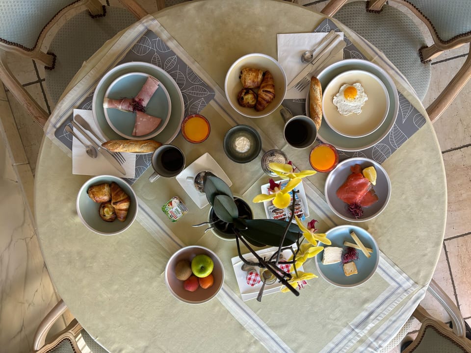 Daily cooked-to-order breakfast for a fee