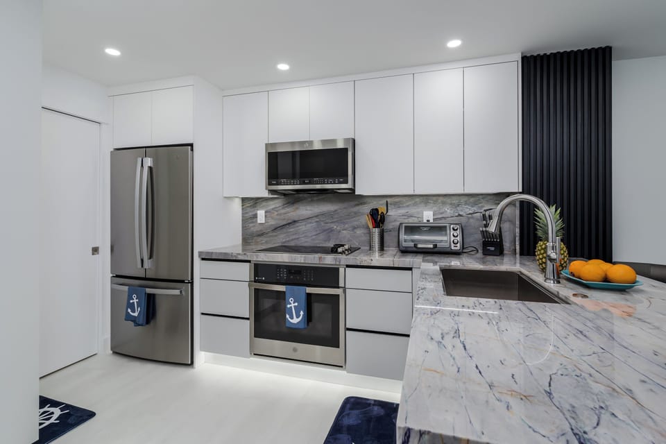 Bright and Contemporary Kitchen