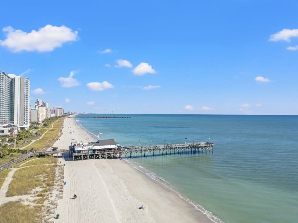 Myrtle Beach Pier – Stroll out over the Atlantic on this classic fishing pier with sweeping coastal views.
