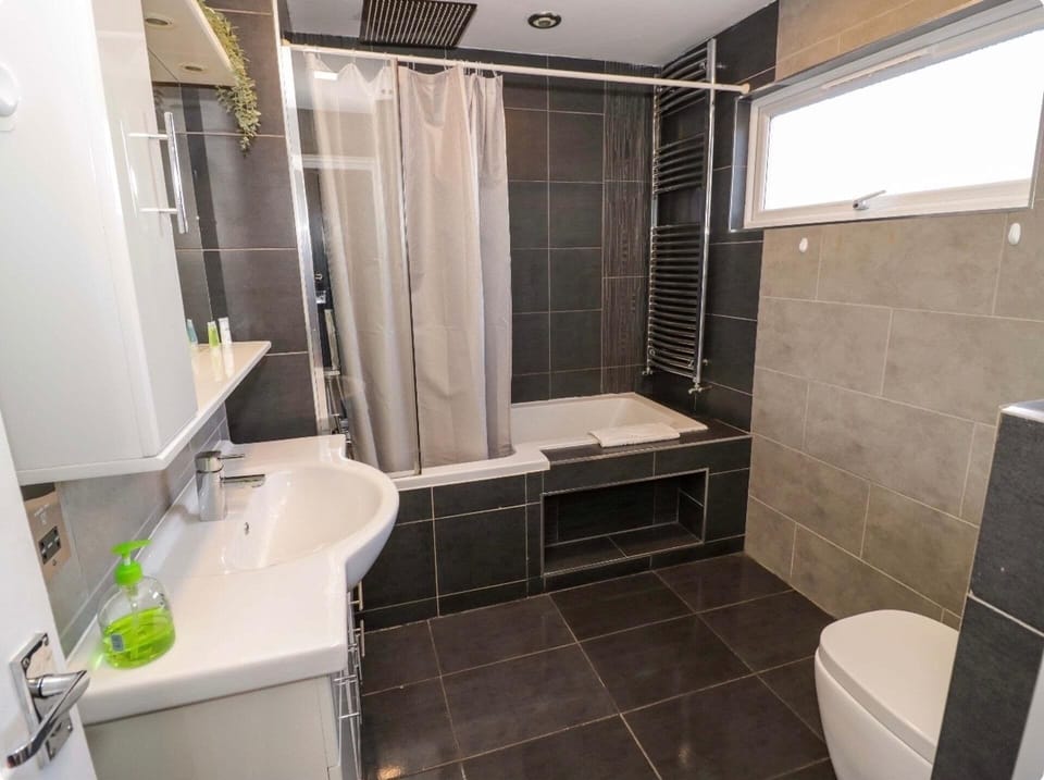Shower, towels