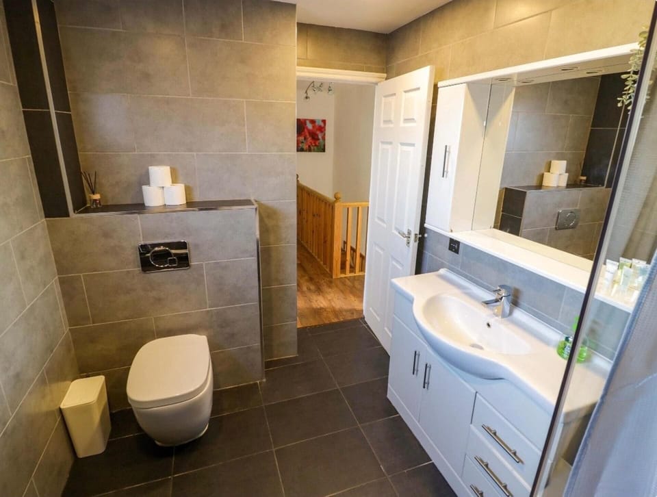 Shower, towels