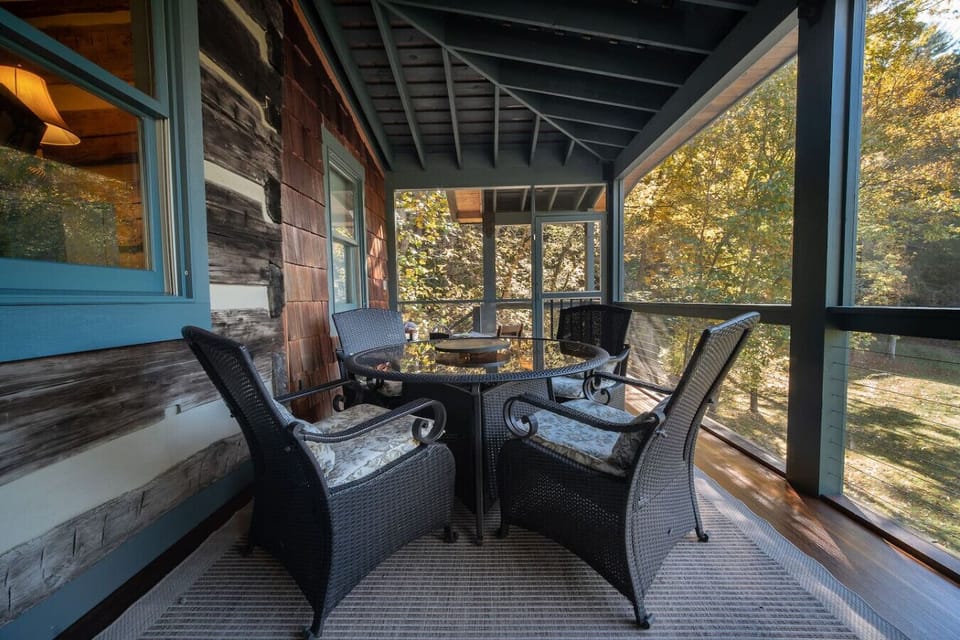 Enjoy Light Snacks and Friendly Chats on the Screened Porch with Beautiful Maury River Views