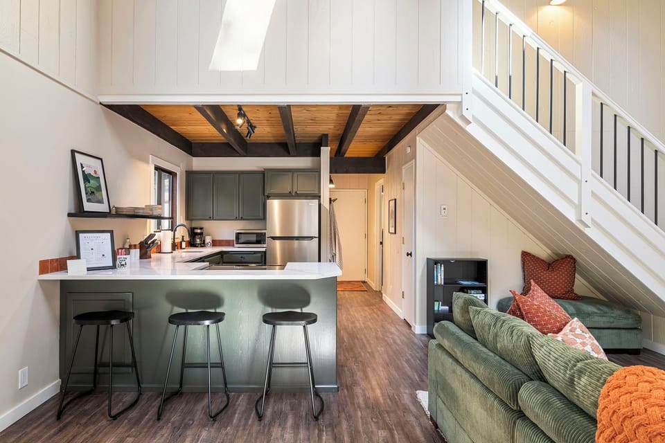 Kitchen with counter seating