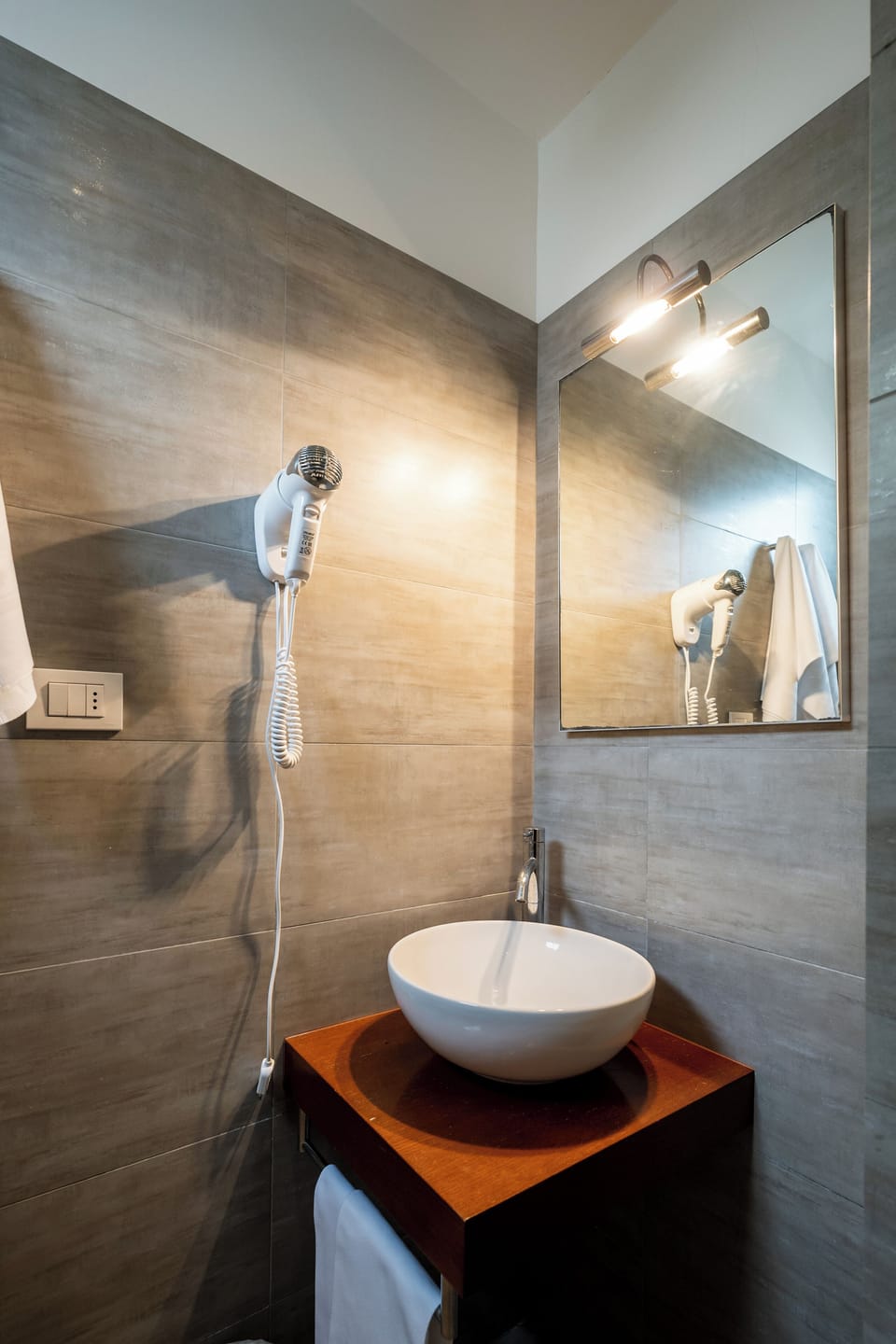 Comfort Double Room, Partial Sea View | Bathroom | Free toiletries, hair dryer, bidet