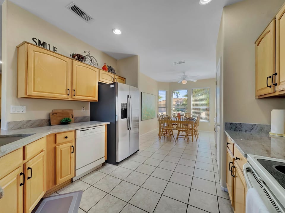Wowza! We're eating in tonight! Well-appointed kitchen, you bring the groceries, we have the rest.