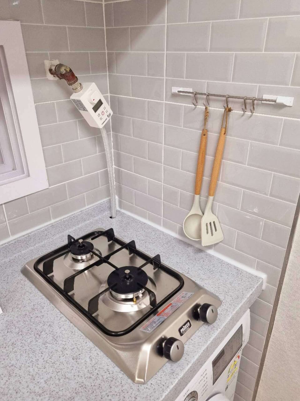 Standard Apartment, Multiple Beds (non-Korean nationals only) | Private kitchen | Fridge, microwave, stovetop, cookware/dishes/utensils
