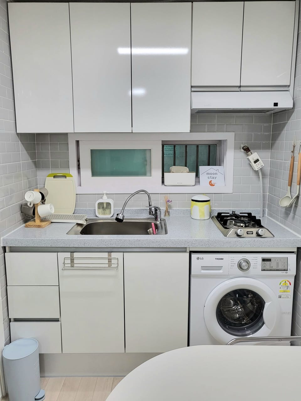 Standard Apartment, Multiple Beds (non-Korean nationals only) | Private kitchen | Fridge, microwave, stovetop, cookware/dishes/utensils