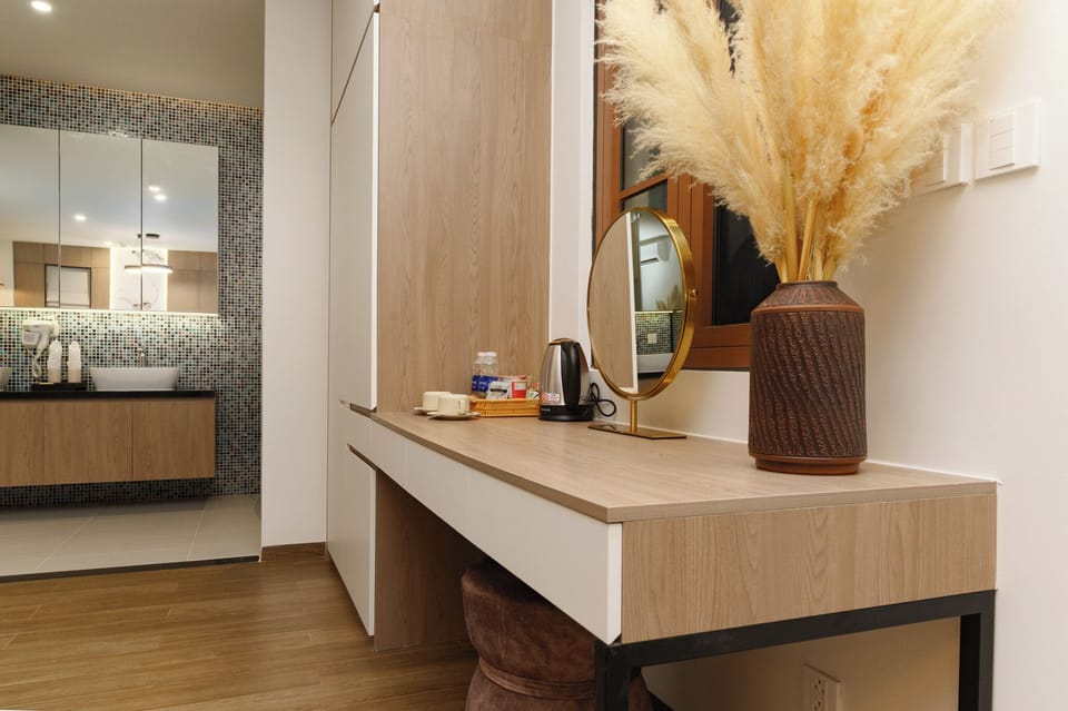 Executive Double Room | Minibar, desk, laptop workspace, blackout drapes