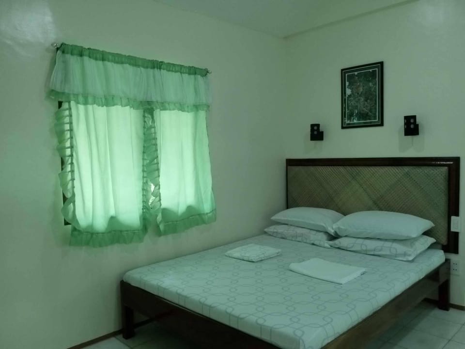 Room, 1 Bedroom, Balcony, Garden View | 1 bedroom