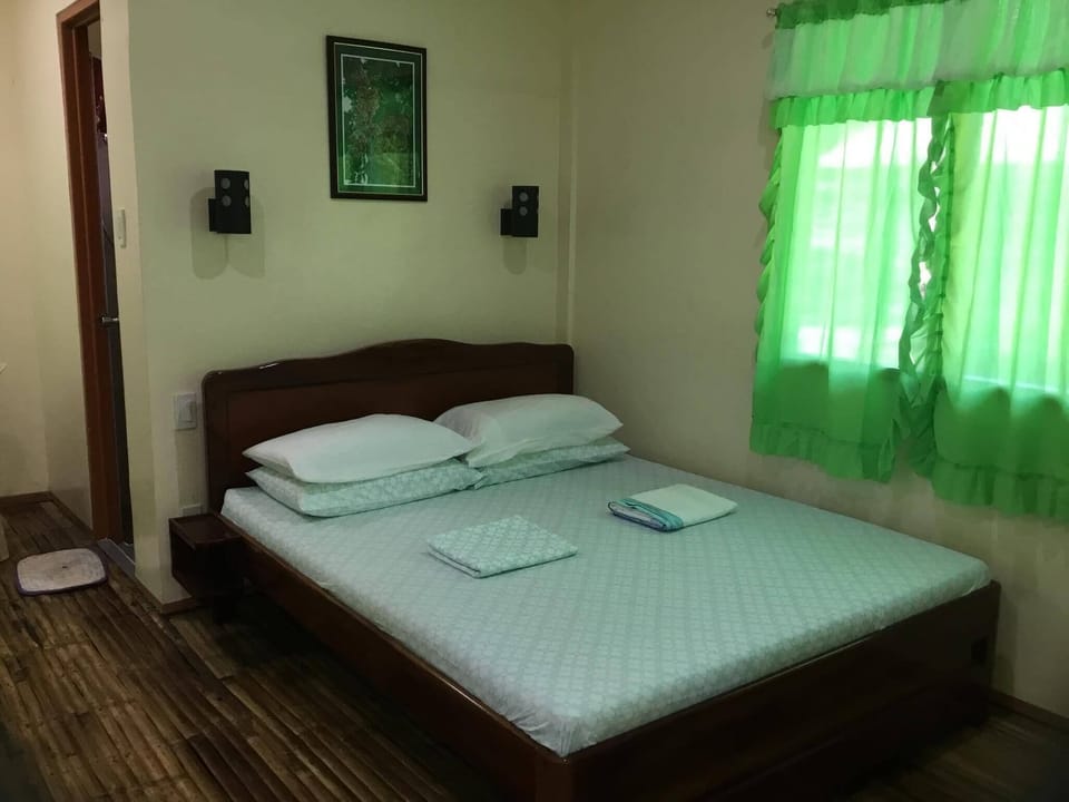 Room, 1 Bedroom, Balcony, Garden View | 1 bedroom