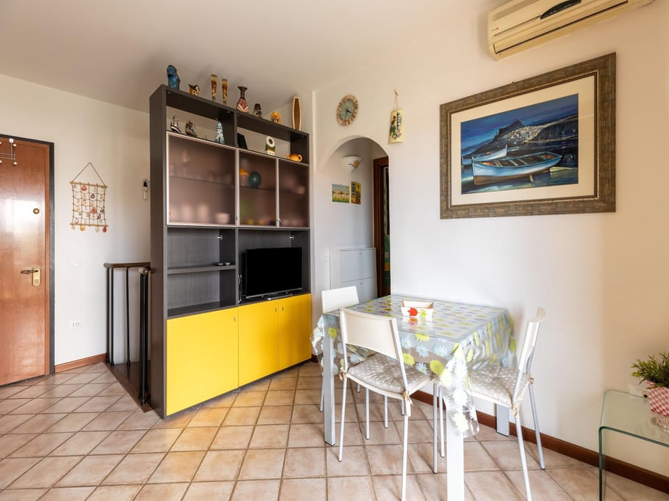 Apartment | Dining