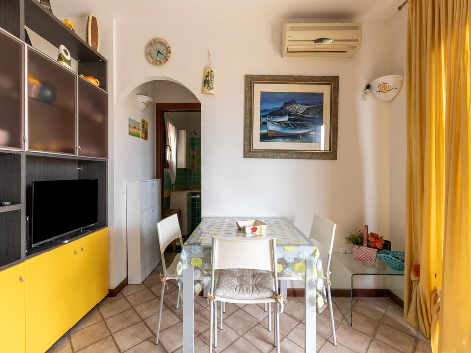 Apartment | Dining