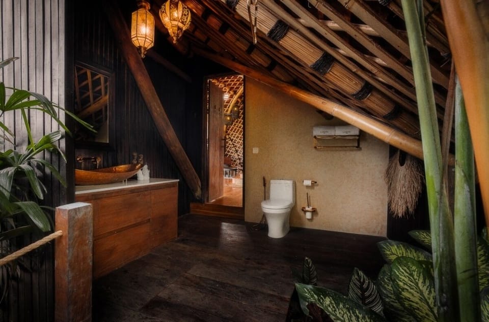 Metangi Bamboo house | Bathroom | Bathrobes, slippers, bidet