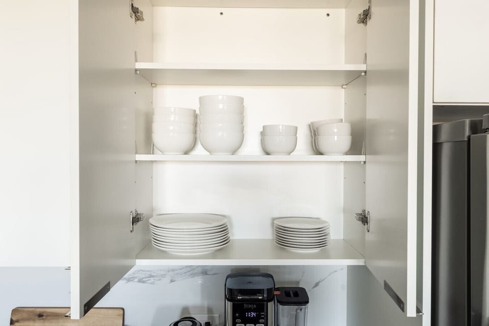 Dinnerware, plates and bowls