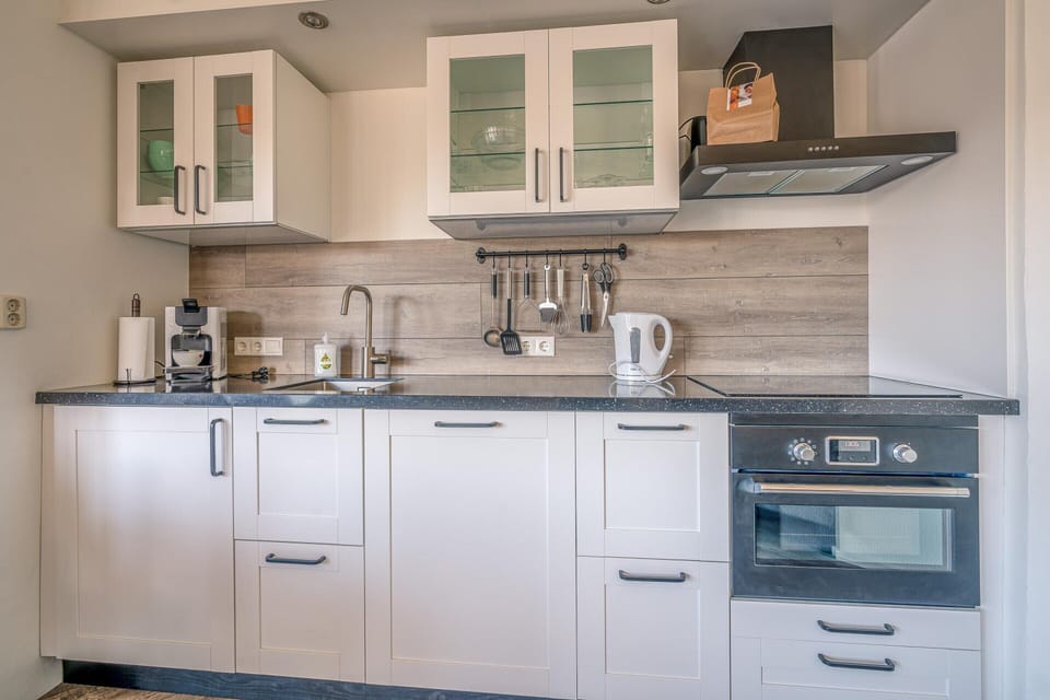 Apartment | Private kitchen | Cookware/dishes/utensils