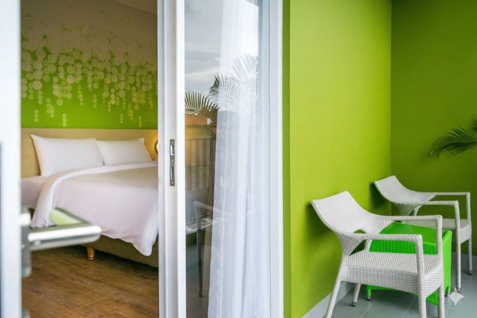 Deluxe Suite | Premium bedding, desk, free WiFi, bed sheets