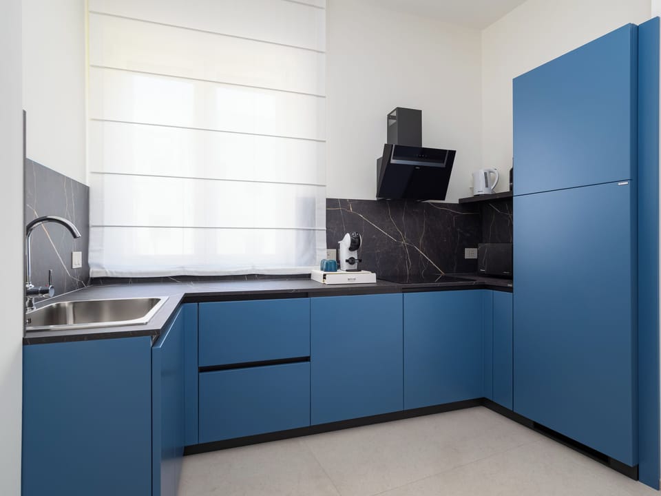 Deluxe Apartment | Private kitchen | Espresso maker, coffee/tea maker, electric kettle
