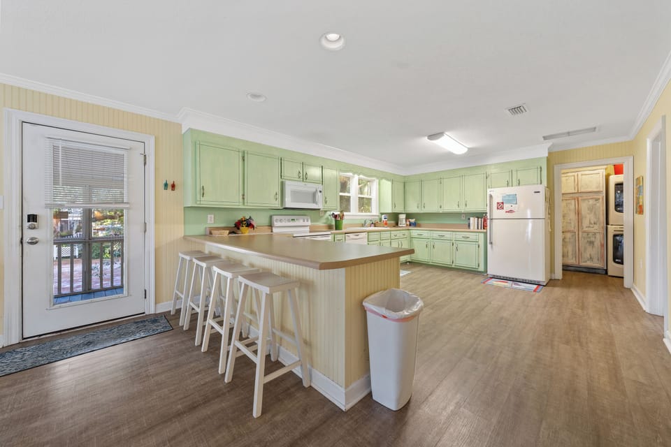Signature House, Bay View | Private kitchen | Fridge, microwave, oven, stovetop