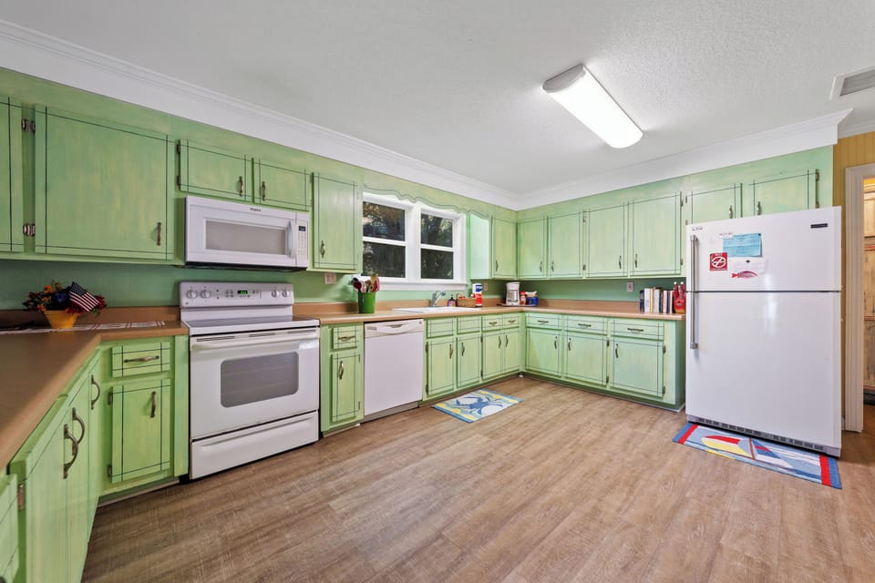 Signature House, Bay View | Private kitchen | Fridge, microwave, oven, stovetop