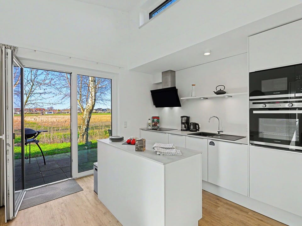 Kitchen, Ceiling, Flooring, Countertop, Apartment, Cabinetry, Light Fixture, Kitchen Appliance, Wood Flooring, Hardwood