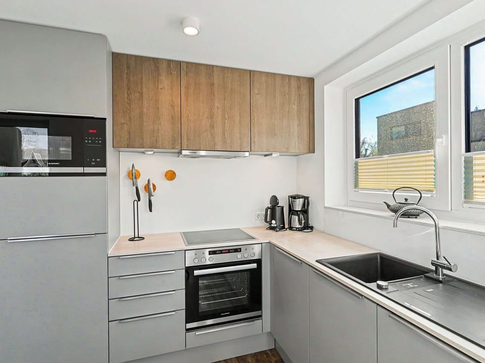 Kitchen, Countertop, Kitchen Appliance, Cabinetry, Flooring, Major Appliance, Interior Design, Wood, Home Appliance, Furniture