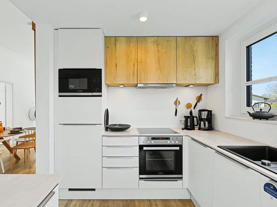 Kitchen Appliance, Kitchen, Countertop, Flooring, Cabinetry, Major Appliance, Furniture, Wood, Interior Design, Home Appliance