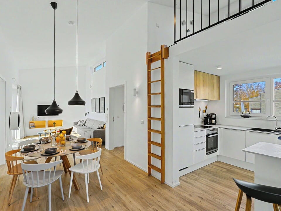Wood, Interior Design, Flooring, Ceiling, Floor, Room, Furniture, Kitchen, Apartment, Wood Flooring