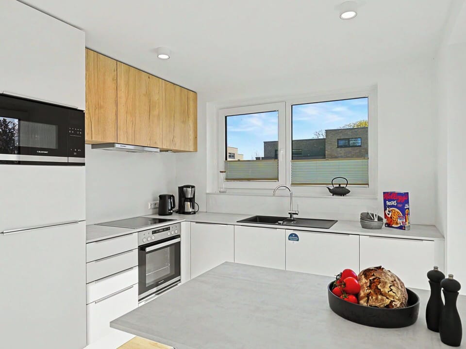 Kitchen, Countertop, Flooring, Kitchen Appliance, Interior Design, Cabinetry, Wood, Major Appliance, Floor, Ceiling