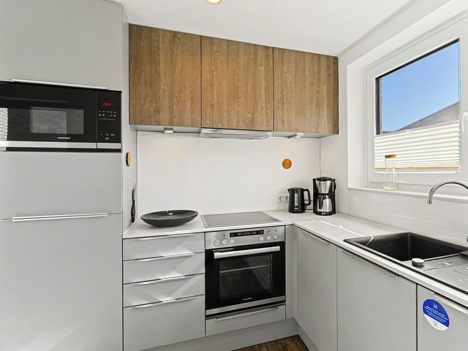 Kitchen Appliance, Kitchen, Countertop, Cabinetry, Major Appliance, Flooring, Home Appliance, Wood, Interior Design, Furniture