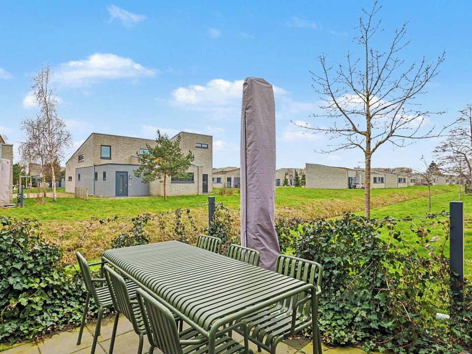 Sky, Grass, Shrub, Residential Area, Home, Land Lot, Urban Design, Estate, Garden, Lawn