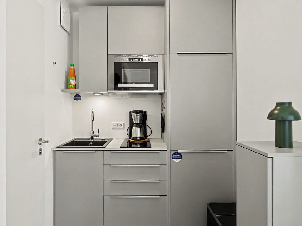 Kitchen Appliance, Kitchen, Major Appliance, Cabinetry, Home Appliance, Countertop, Interior Design, Cupboard, Furniture, Flooring
