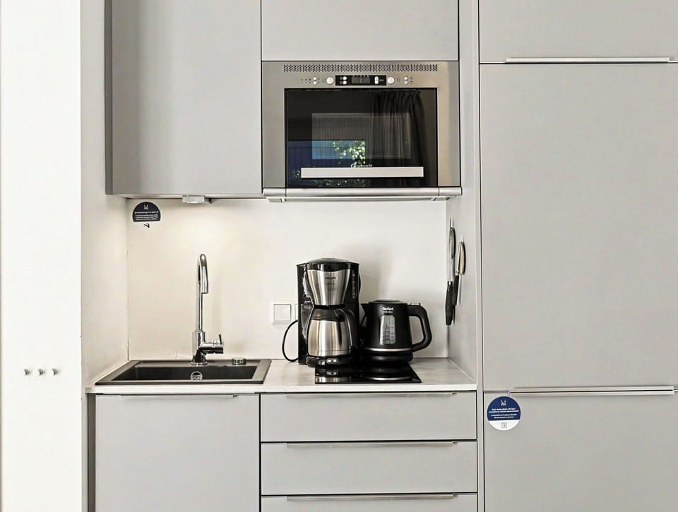 Kitchen Appliance, Kitchen, Major Appliance, Home Appliance, Cabinetry, Countertop, Small Appliance, Cupboard, Furniture, Interior Design