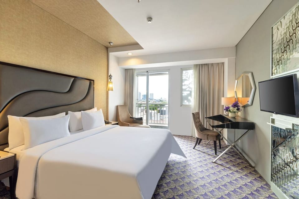 Deluxe King | Desk, laptop workspace, free WiFi, bed sheets