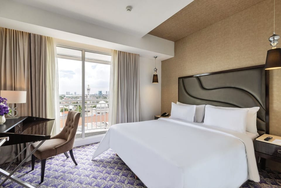 Family Suite | Desk, laptop workspace, free WiFi, bed sheets