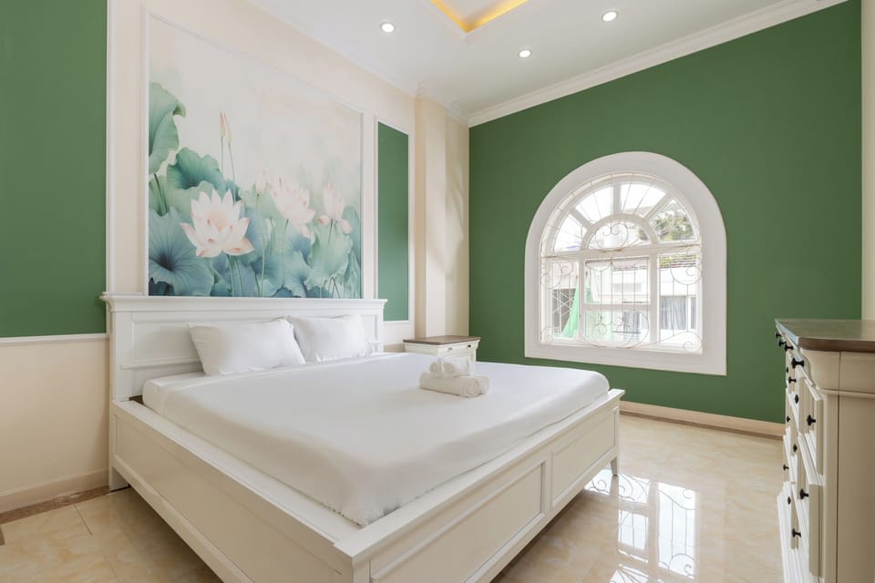 Grand Suite, 1 Bedroom, Club Lounge Access, City View | Egyptian cotton sheets, premium bedding, down comforters