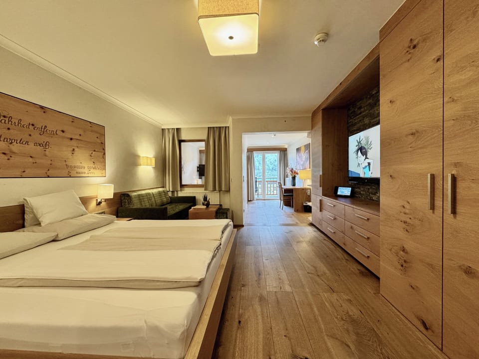 Family Apartment, Balcony, Mountain View (2 Adults and 3 Children) | Hypo-allergenic bedding, in-room safe, desk, free WiFi