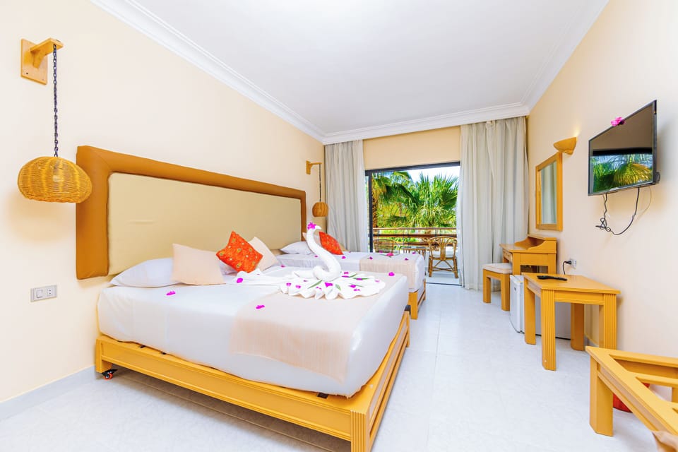 Superior Room | Minibar, in-room safe, desk, iron/ironing board