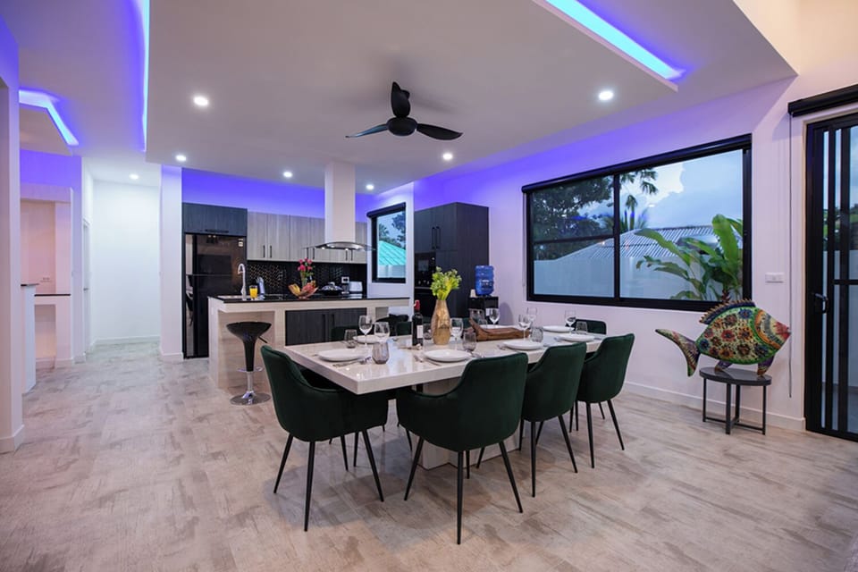 Luxury Villa, 5 Bedrooms, Private Pool, Pool View | Dining room