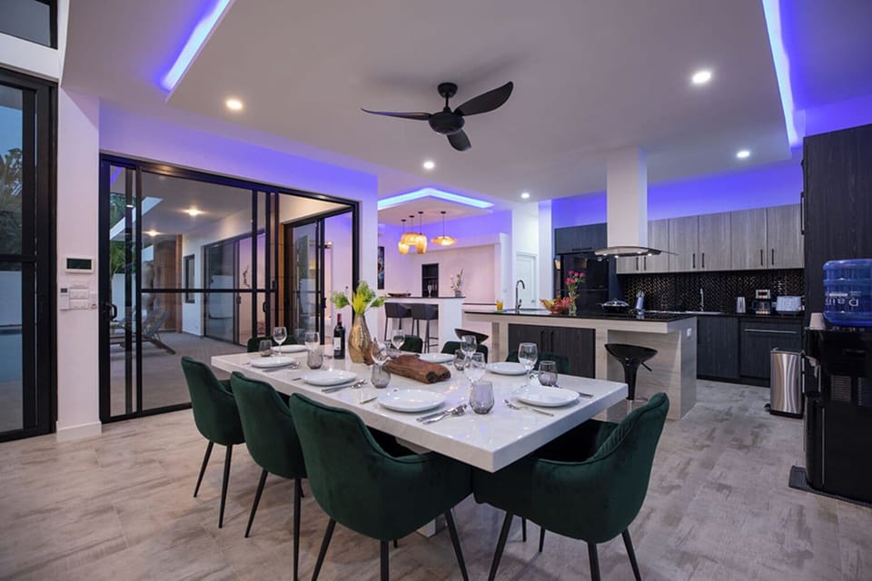 Luxury Villa, 5 Bedrooms, Private Pool, Pool View | Dining room